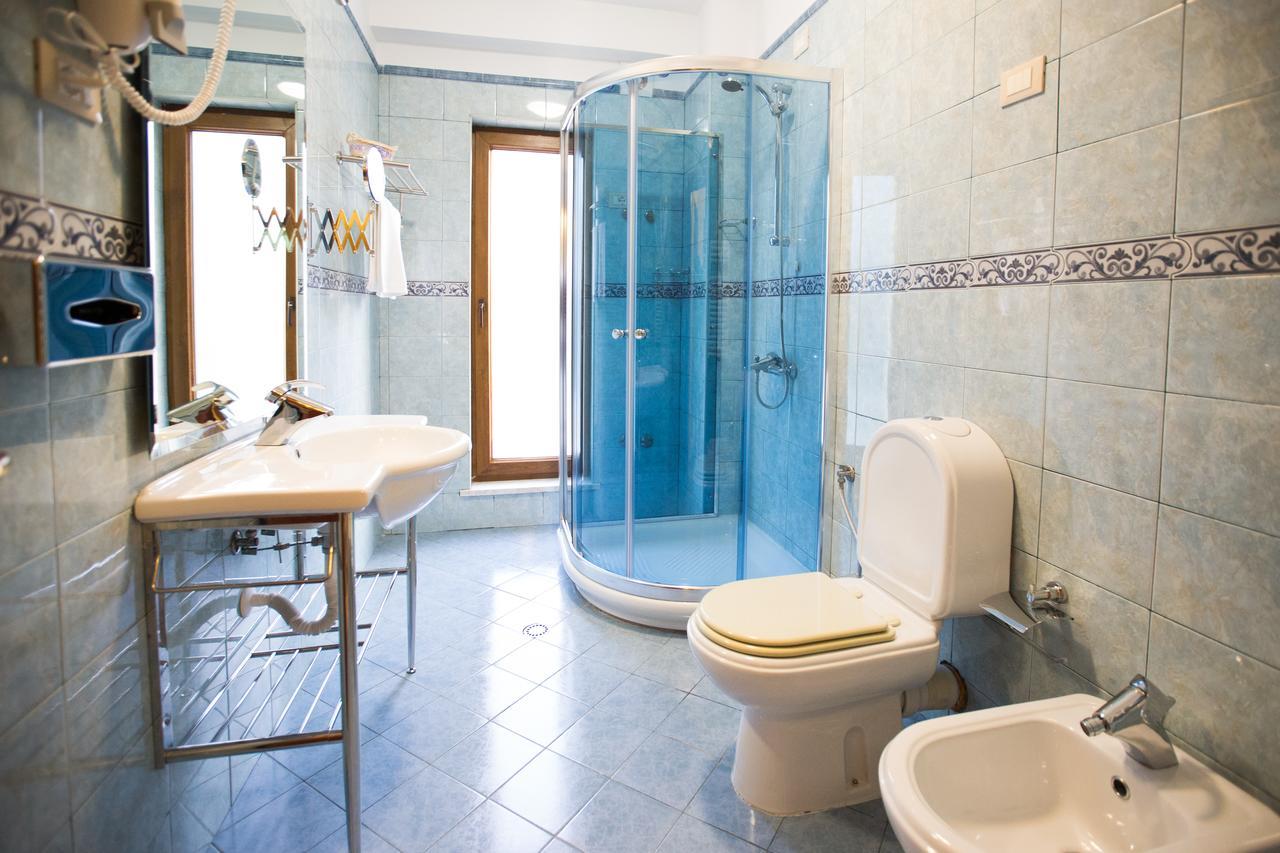 Orchidea Hotel Тирана Екстер'єр фото