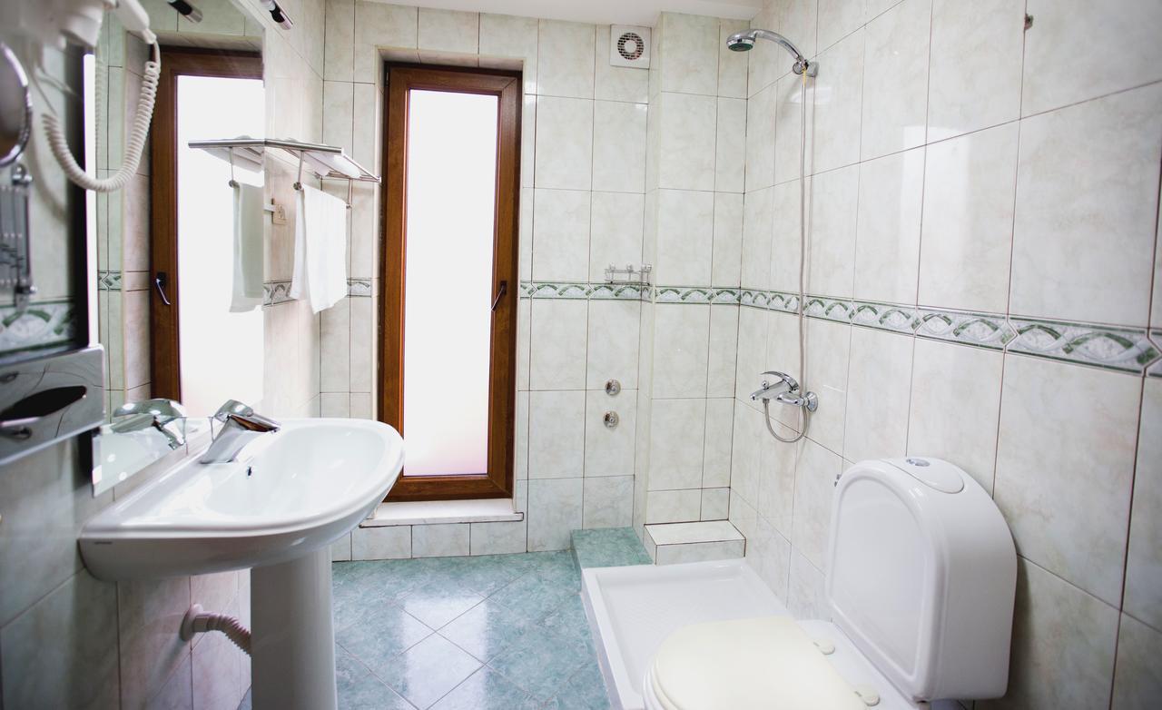 Orchidea Hotel Тирана Екстер'єр фото