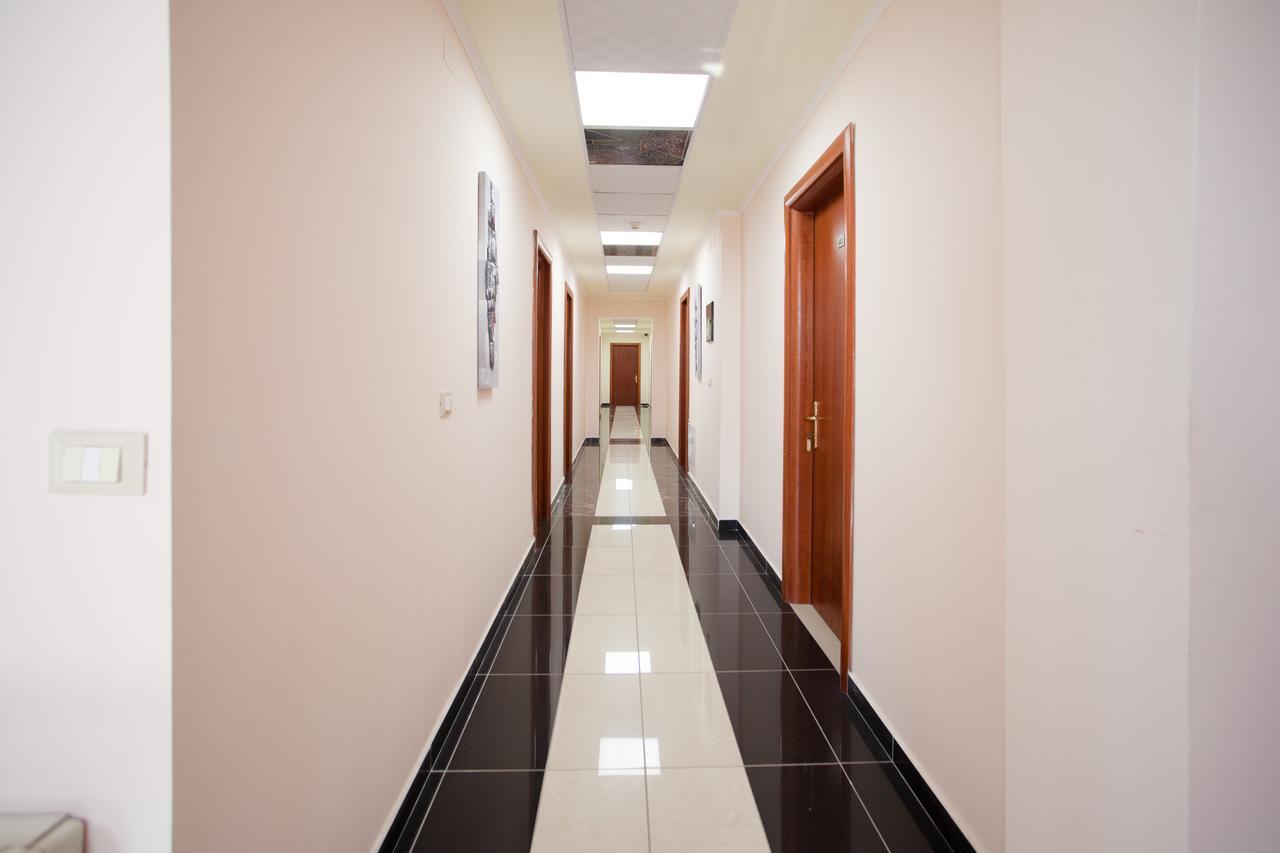 Orchidea Hotel Тирана Екстер'єр фото