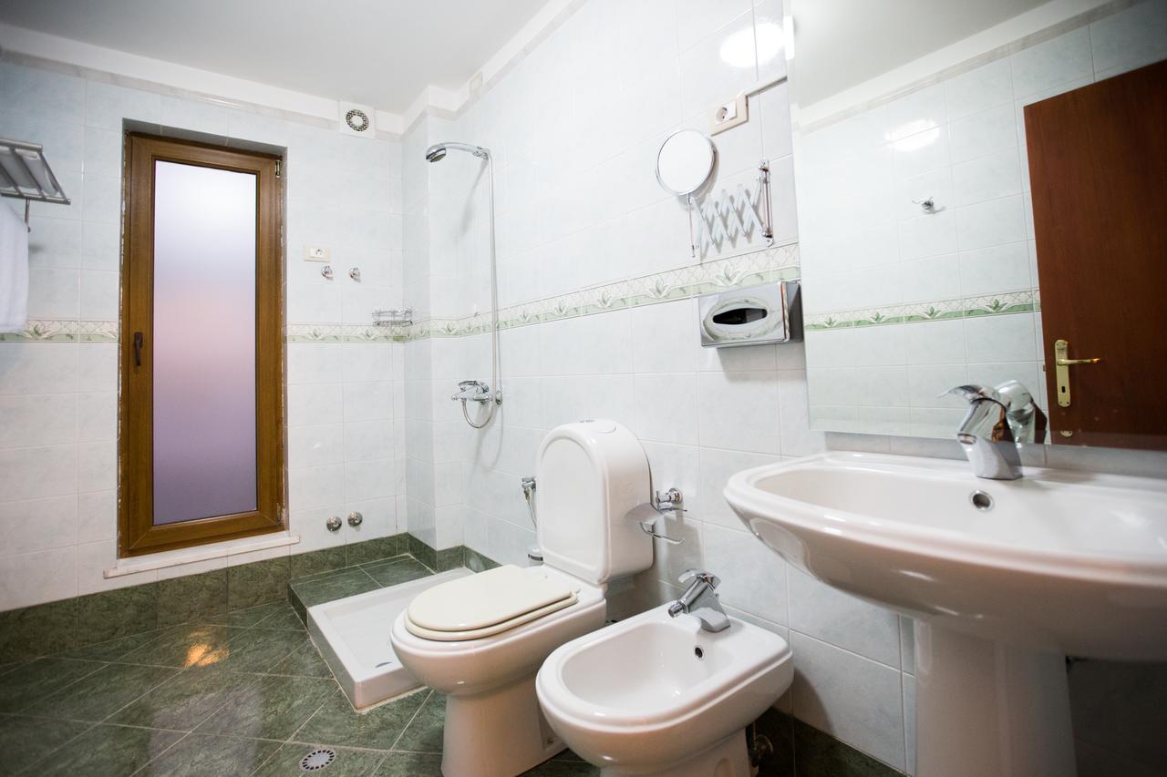 Orchidea Hotel Тирана Екстер'єр фото